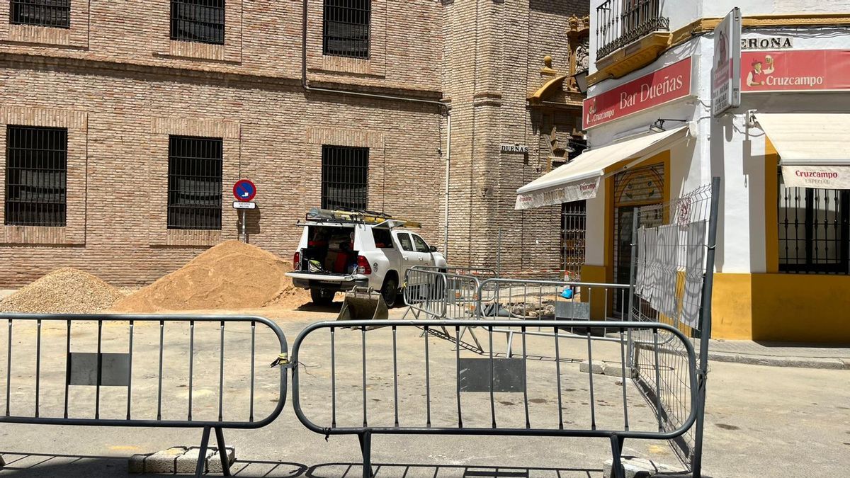 Un corte de luz afecta a más de 30 viviendas en Dueñas y Santa Ángela por las obras de Emasesa