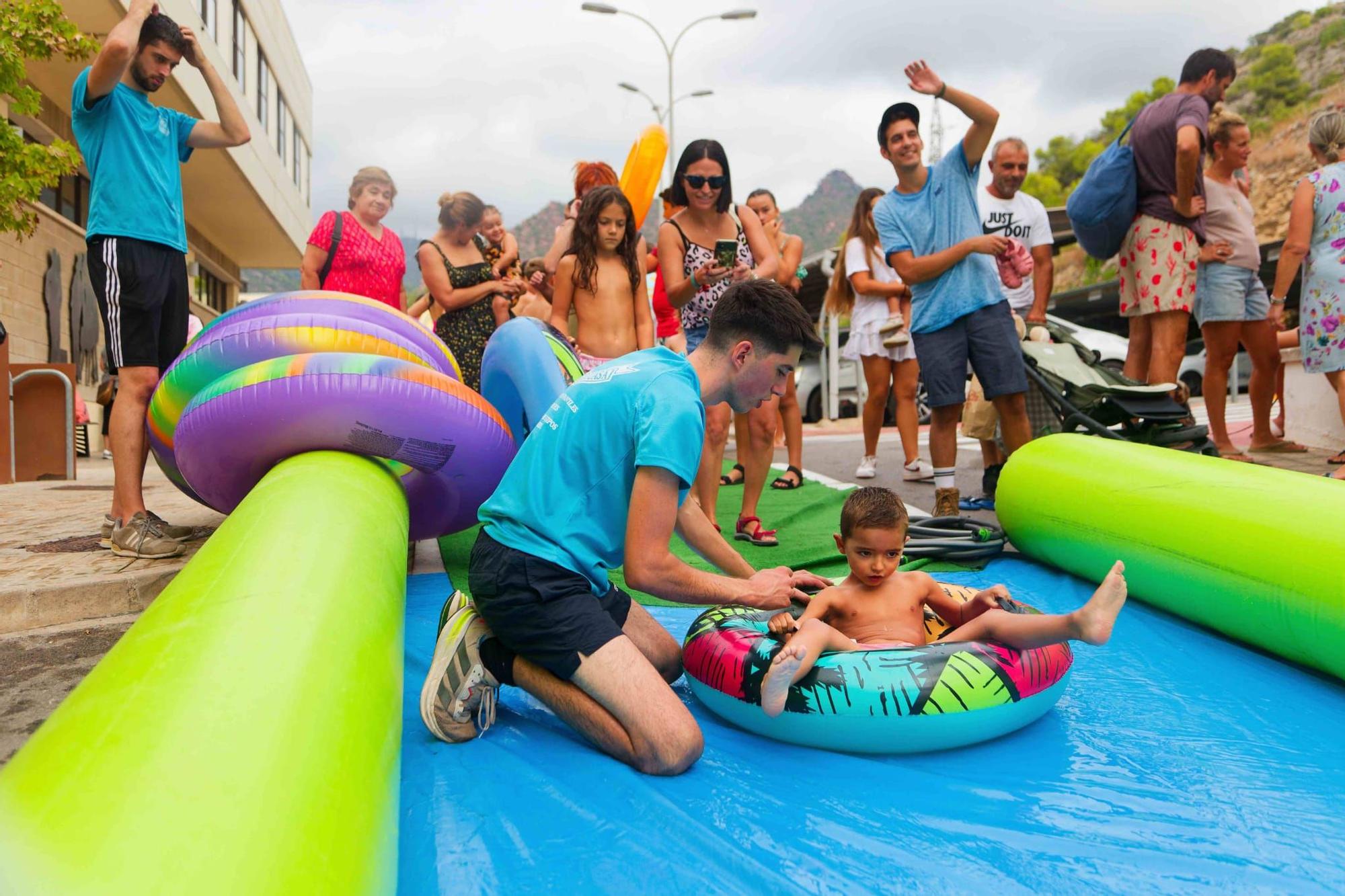 GALERÍA I Las imágenes de la fiesta del agua en Benicàssim
