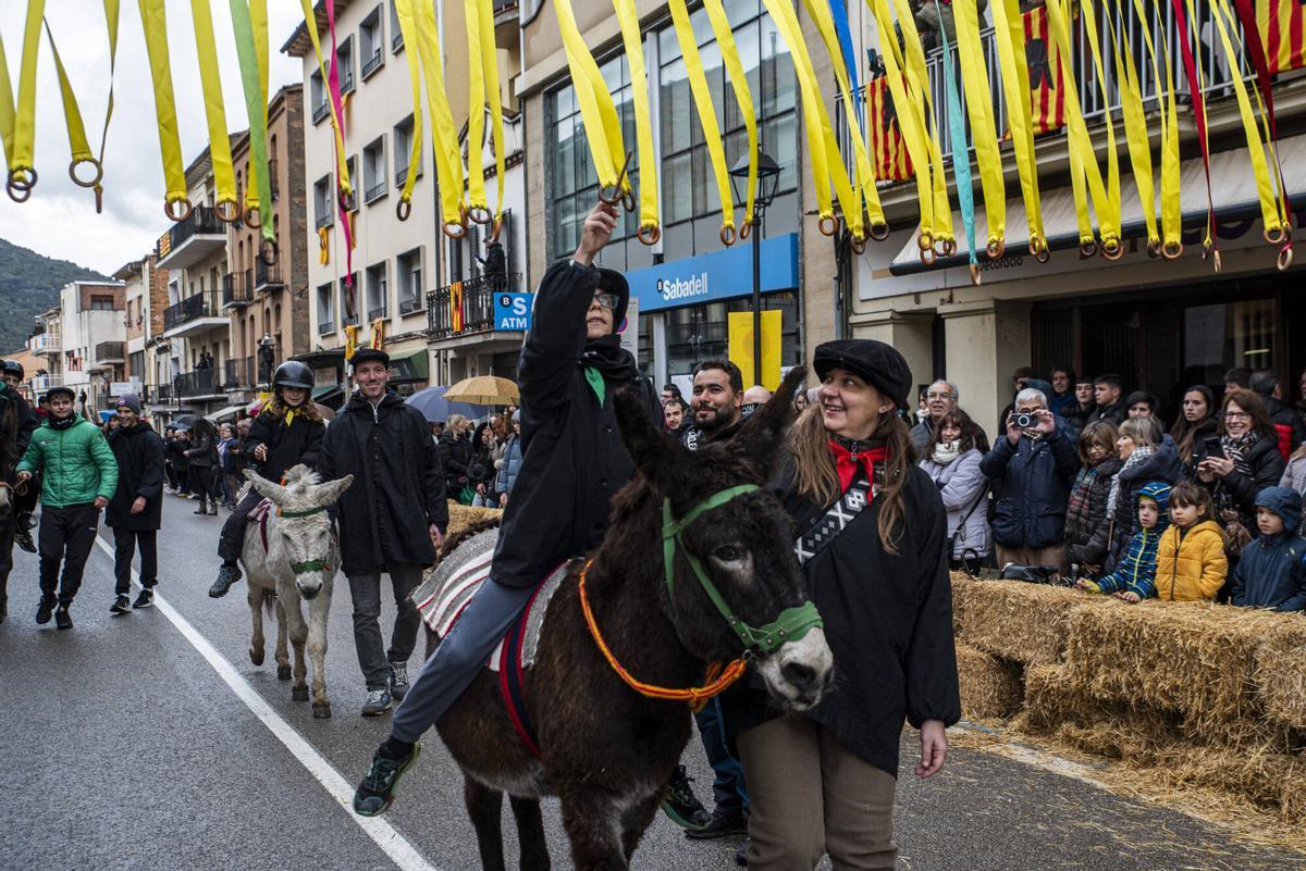 La cercavila de cavalleries i xarrets de Puig-reig s'ha celebrat amb normalitat tot i la pluja La cercavila de cavalleries i xarrets de Puig-reig s'ha celebrat amb normalitat tot i la pluja