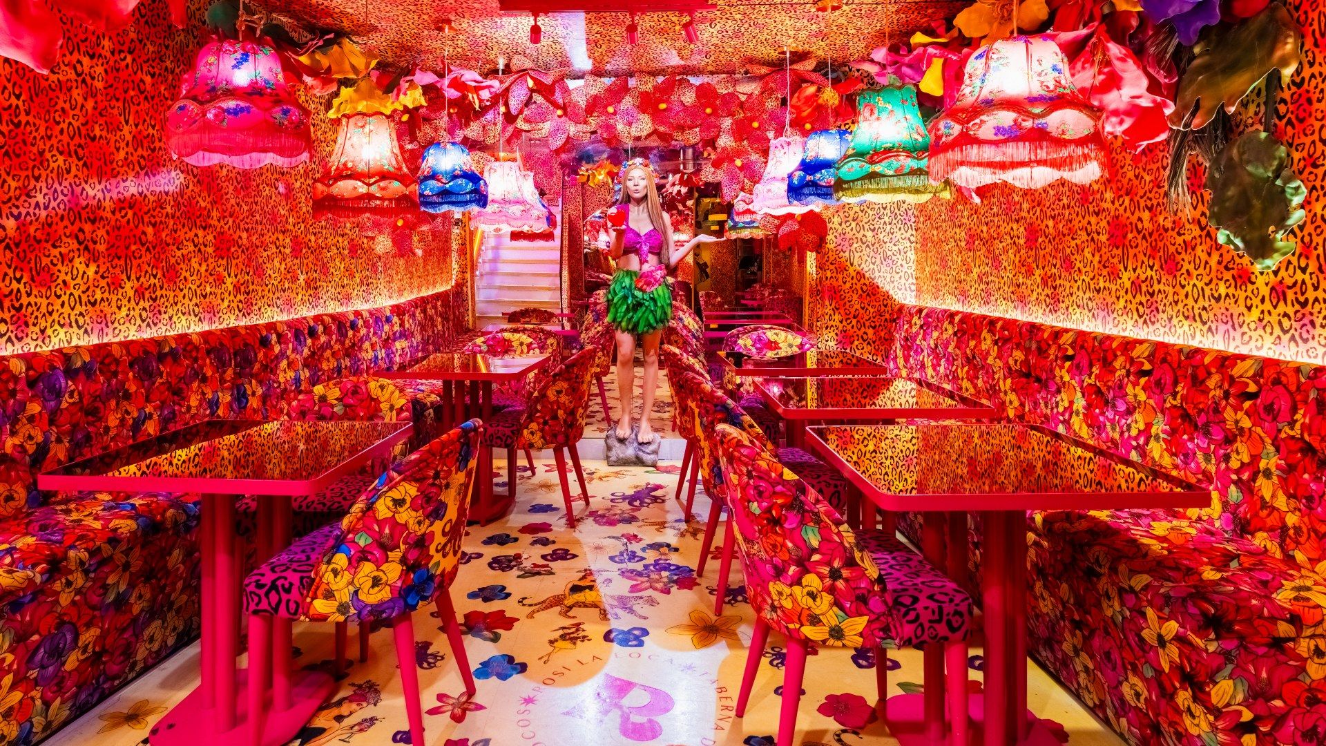 Si te entra hambre y estás en pleno centro de Madrid... tienes que visitar este restaurante. ¡Fantasía pura!