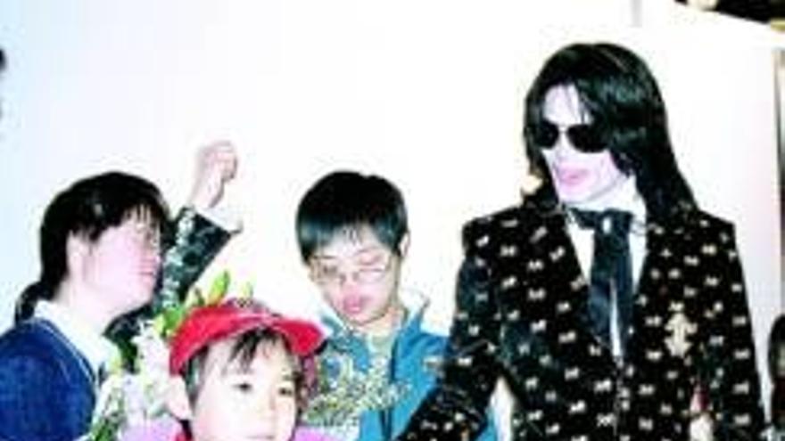 Michael Jackson. El cantante se deja querer por los fans japoneses