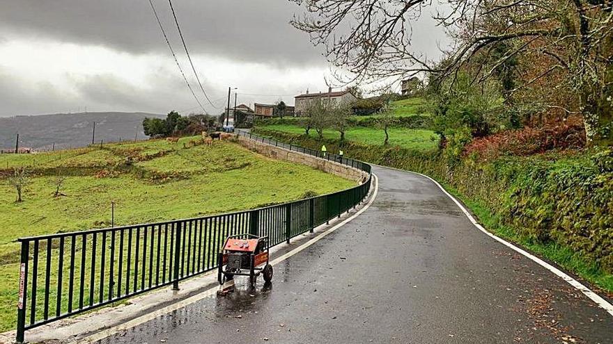 Finalizan las obras de mejora en el vial de Limeres