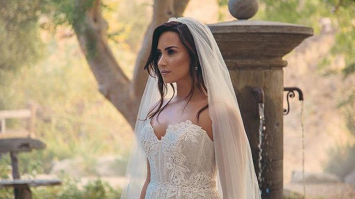 Demi Lovato vestida de novia