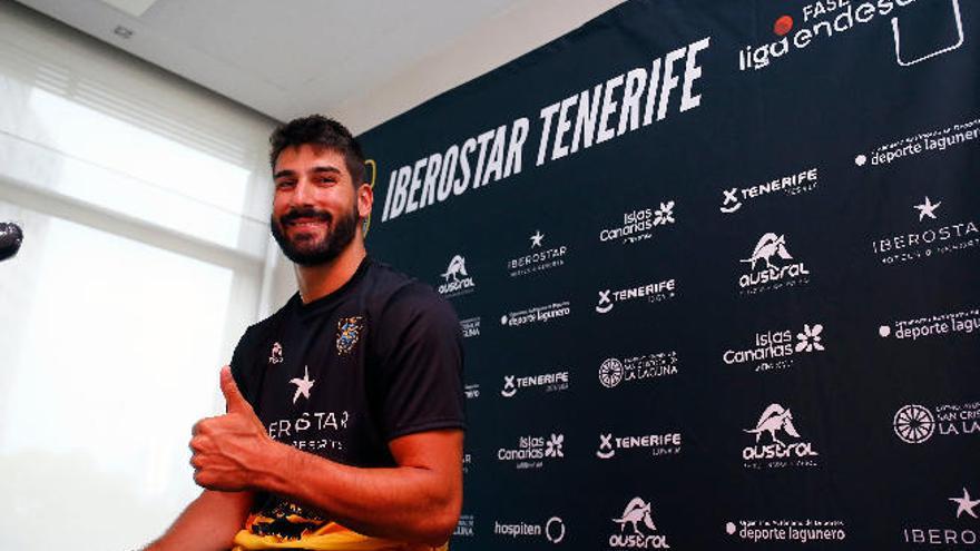 Dani Díez, en la rueda de prensa ofrecida este domingo en Valencia.