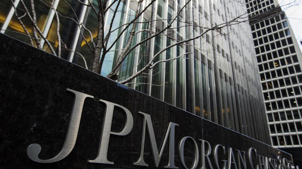 Archivo - Logo de JP Morgan Chase & Co. en su sede en Nueva York (Estados Unidos).