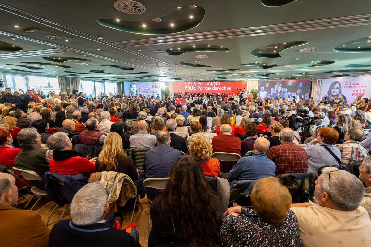 En imágenes I Pedro Sánchez arropa a Pilar Alegría en el mitin de Huesca