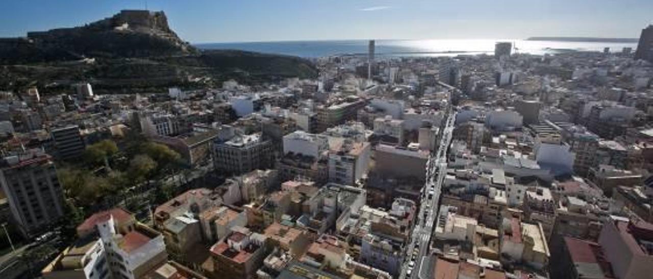 Una foto aérea de la ciudad de Alicante.