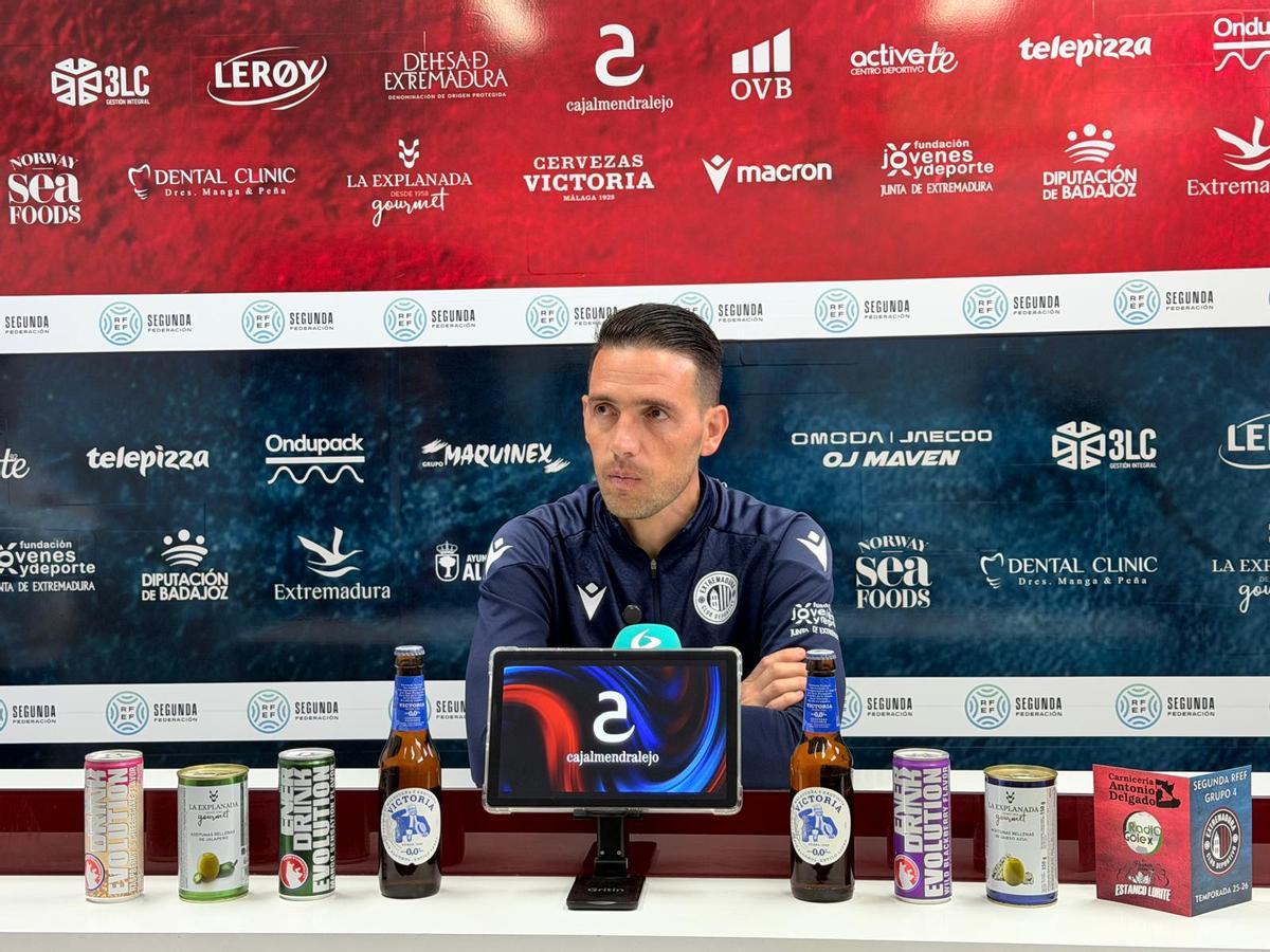 David Rocha en sala de prensa de la Ciudad Deportiva.