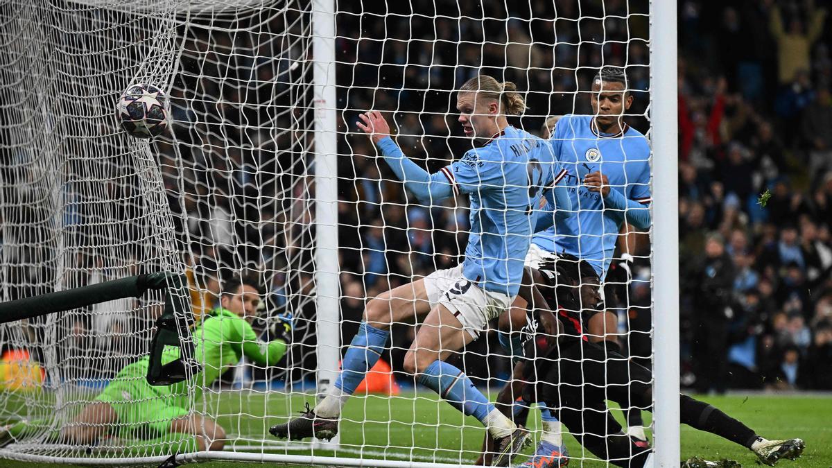 Haaland firma el 3-0, el tercero de los cinco que marcó al Leipzig en Manchester.