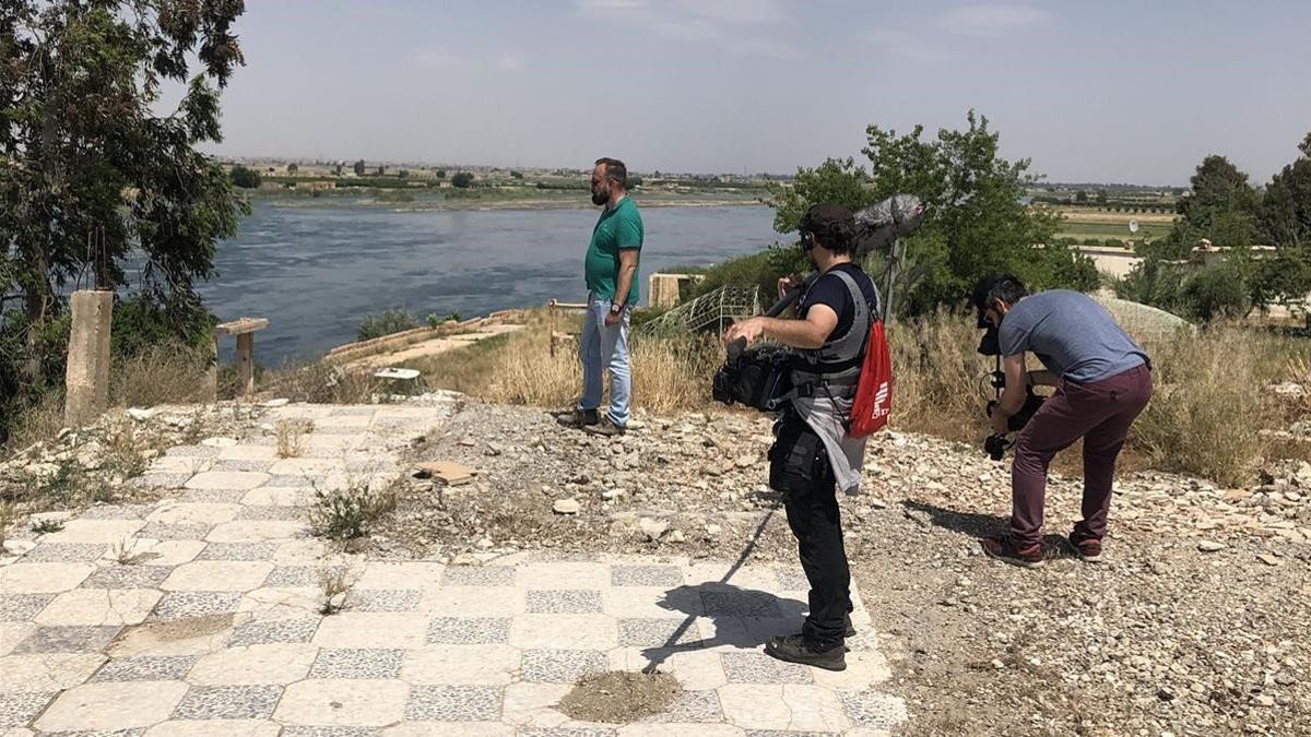 Marc Marginedas en Raqqa, en las ruinas de la casa donde transcurrió parte de su cautiverio.