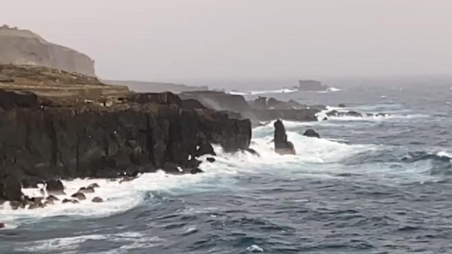 Alerta por fenómenos costeros en Gran Canaria: oleaje en Arucas esta mañana, 27 de febrero
