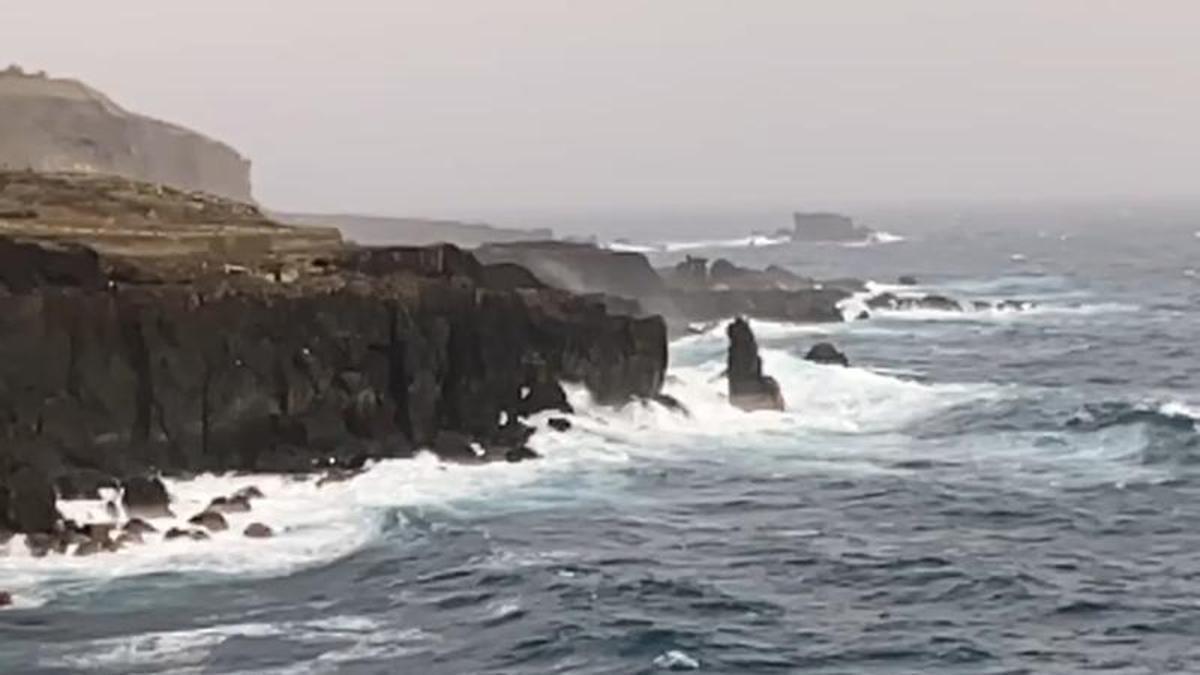 Alerta por fenómenos costeros en Gran Canaria: oleaje en Arucas esta mañana, 27 de febrero