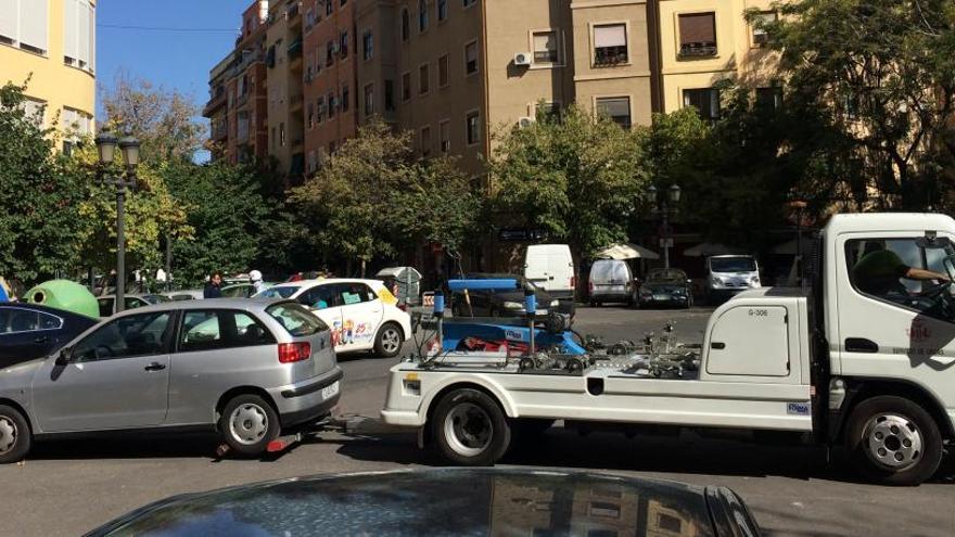 Las quejas por coches mal aparcados se disparan durante el conflicto de la grúa