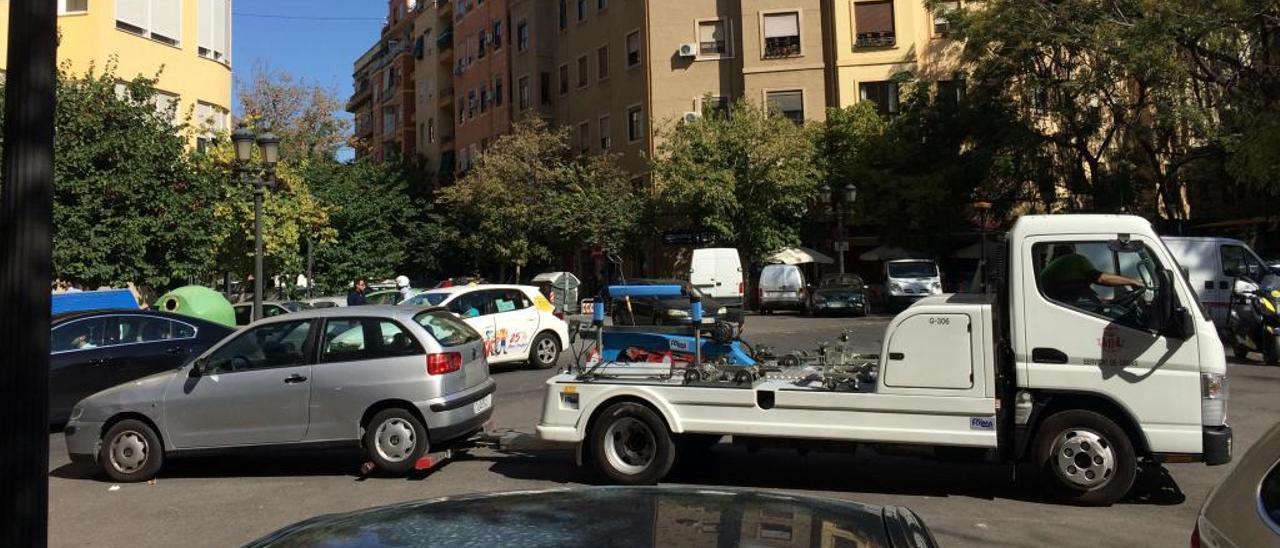 Las quejas por coches mal aparcados se disparan durante el conflicto de la grúa