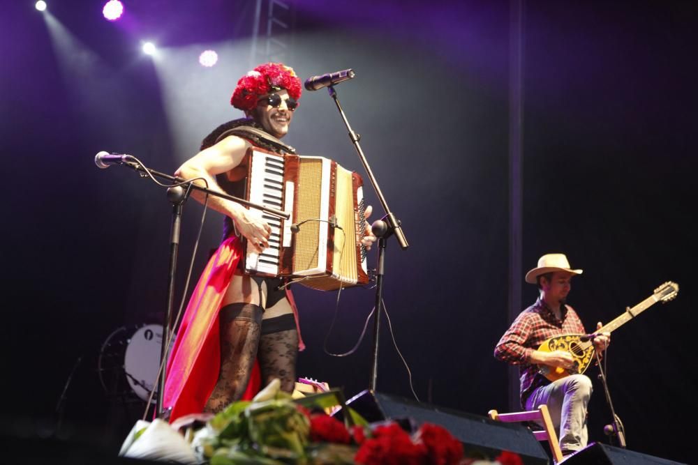 Rodrigo Cuevas en la plaza Mayor de Gijón