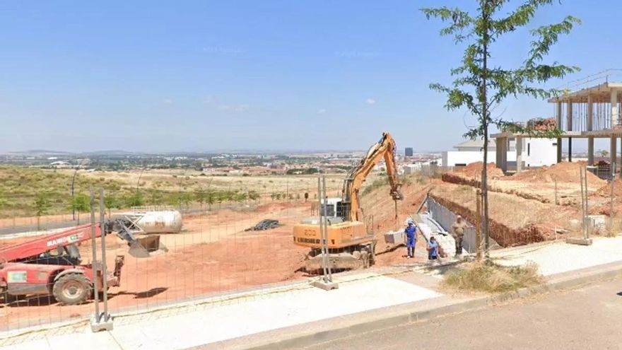Un trabajador, en esta crítico al caer de un andamio en Las Vaguadas (Badajoz)