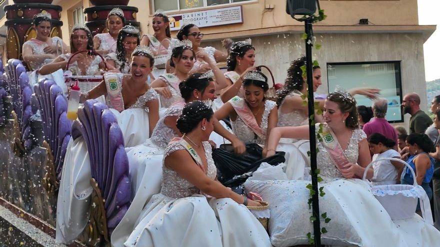 Las fiestas de Calp llegan a su fin con la gran cabalgata humorística