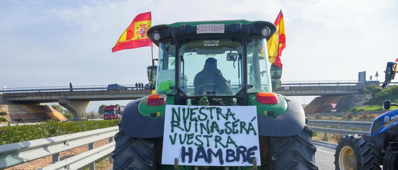 Imagen de archivo de un tractor en las protestas de la pasada semana en la Península.
