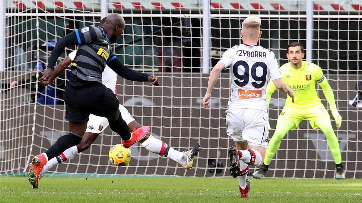 Romelu Lukaku allanó el camino del Inter hacia la victoria sobre el Genoa