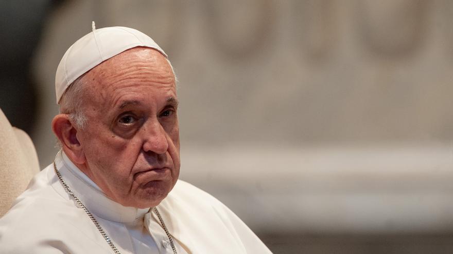 El Papa pasa una noche tranquila después de su cirugía