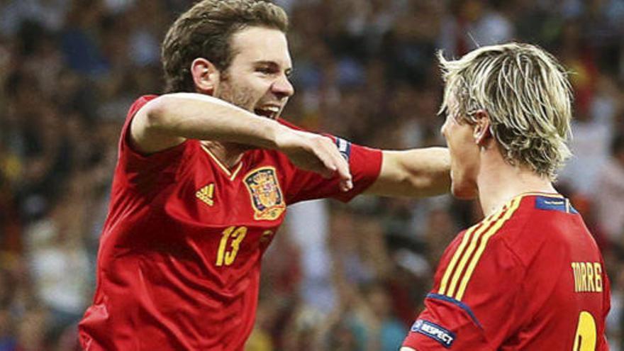 Mata y Torres, en la Eurocopa 2012.