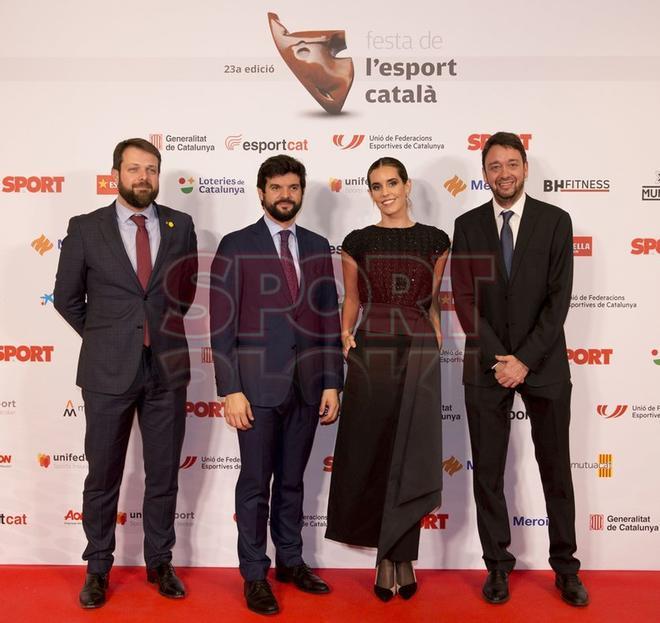 Ona Carbonell, acompañado de Gerard Figueras, Secretari General de l¿Esport, Gerard Esteva, presidente de la UFEC y Ernest Folch, director de Sport.