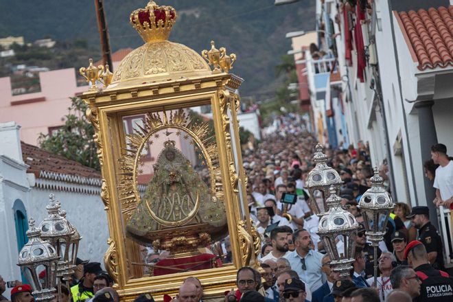 Bajada de La Virgen de Las Nieves en La Palma