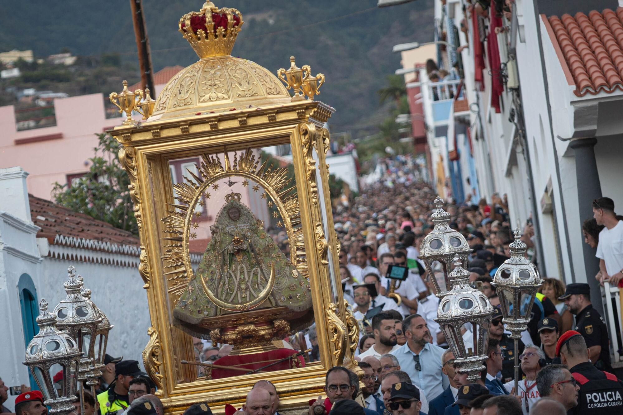 Bajada de La Virgen de Las Nieves en La Palma