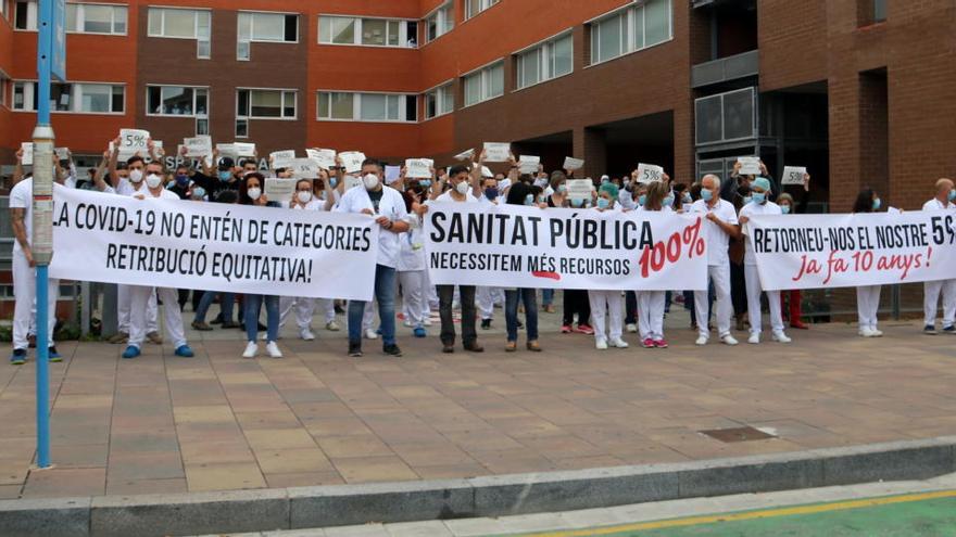 Desenes de treballadors concentrats a l&#039;Hospital d&#039;Igualada, aquest divendres |