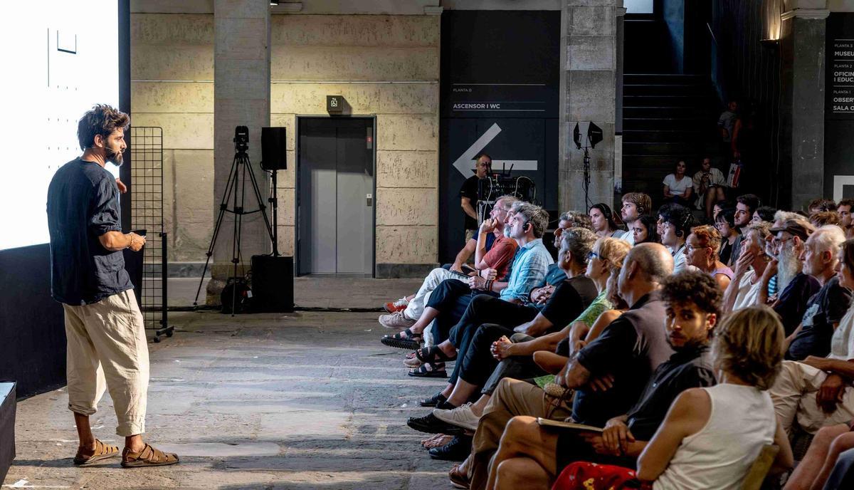 Una conferència durant els tallers de 2025.