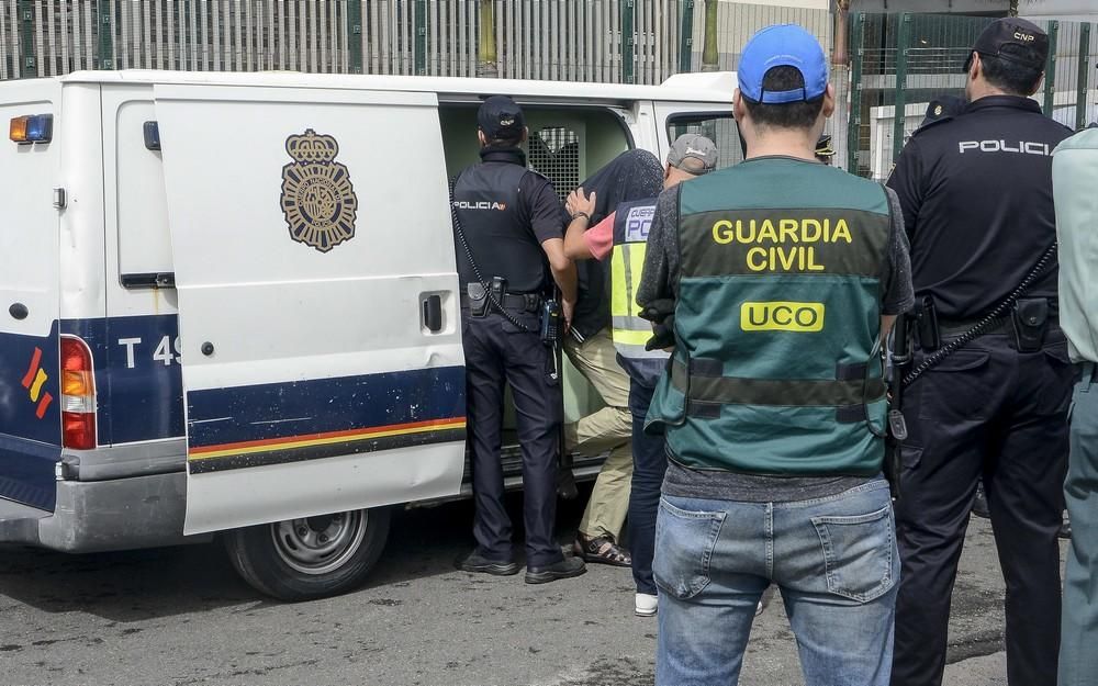 Llega el barco de la droga de Charlín