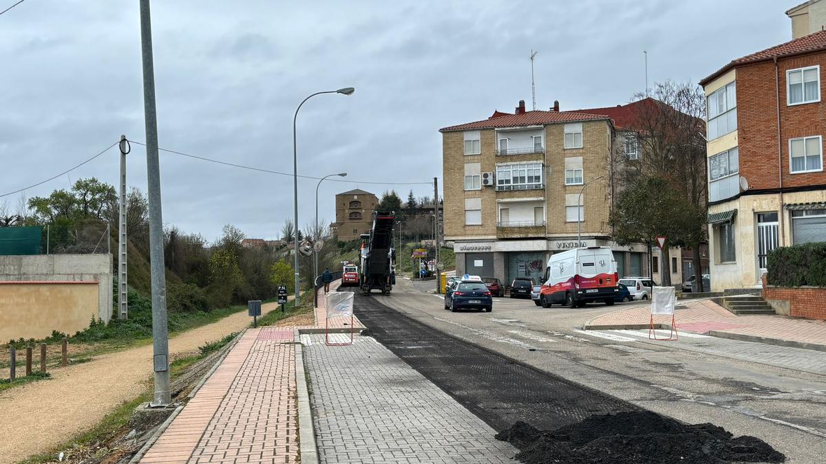 Obras de renovación en carretera Caracol.