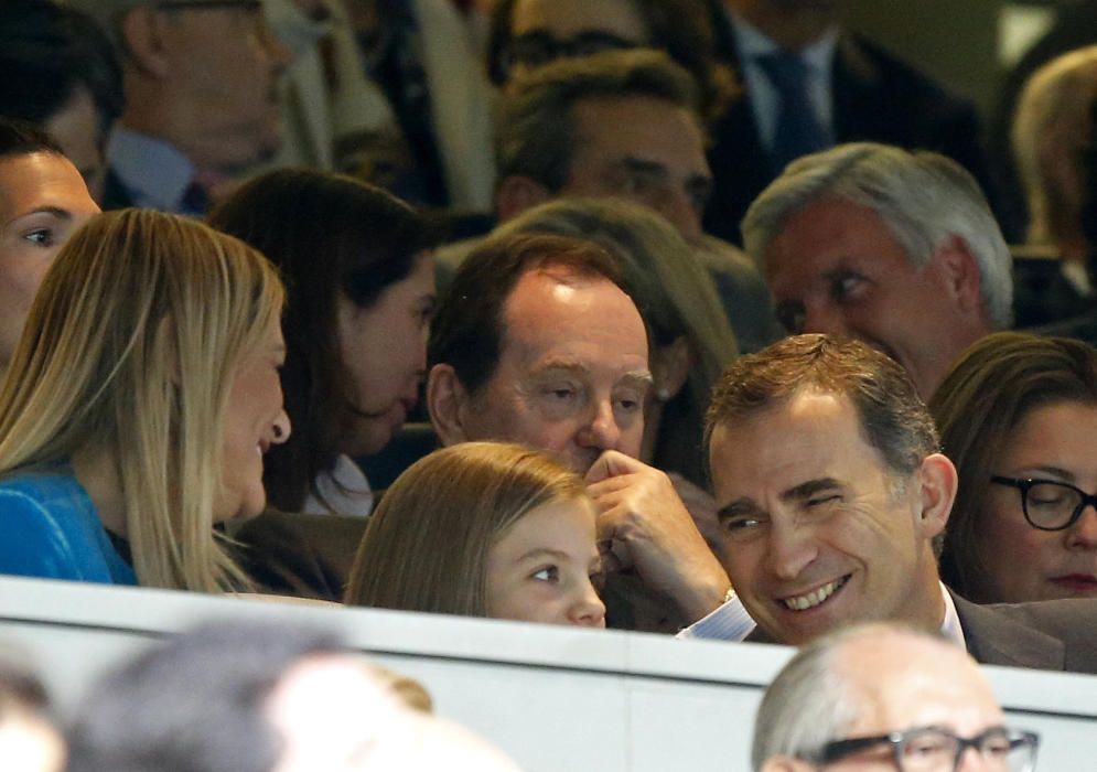 Felipe VI lleva a la Infanta Sofía al Bernabéu