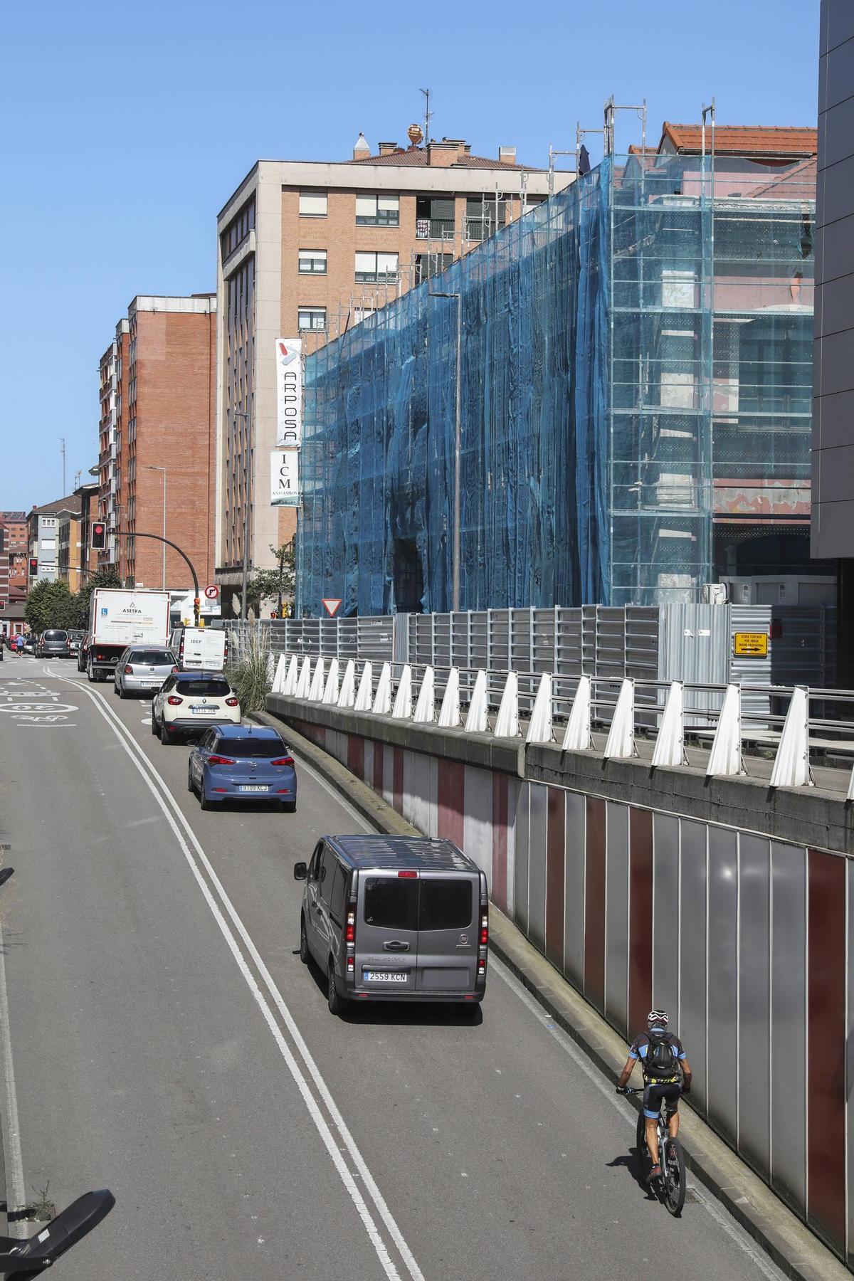 El edificio Vicasa cubierto para la rehabilitación del albergue