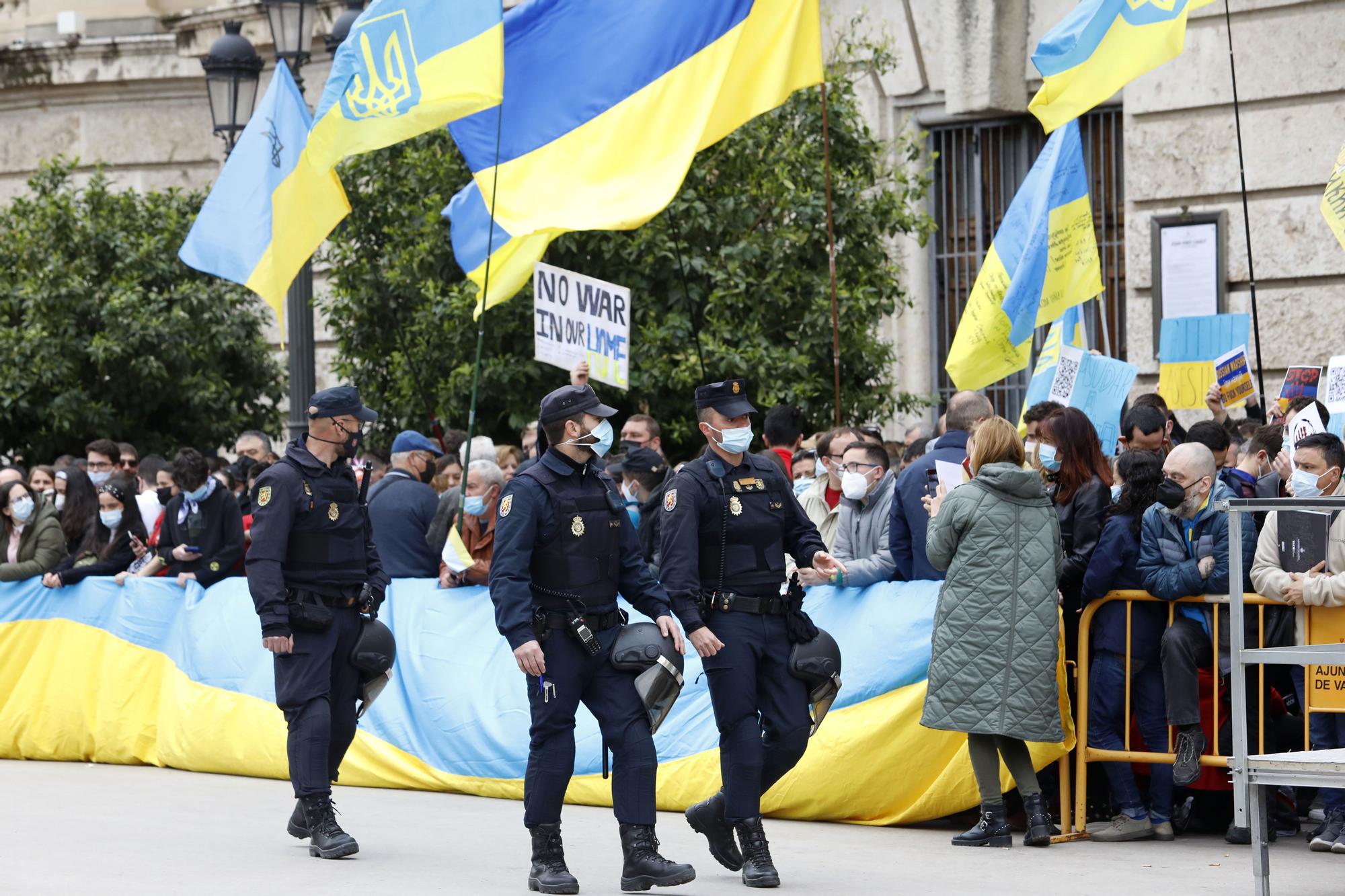 La mascletà con los colores de Ucrania, en imágenes