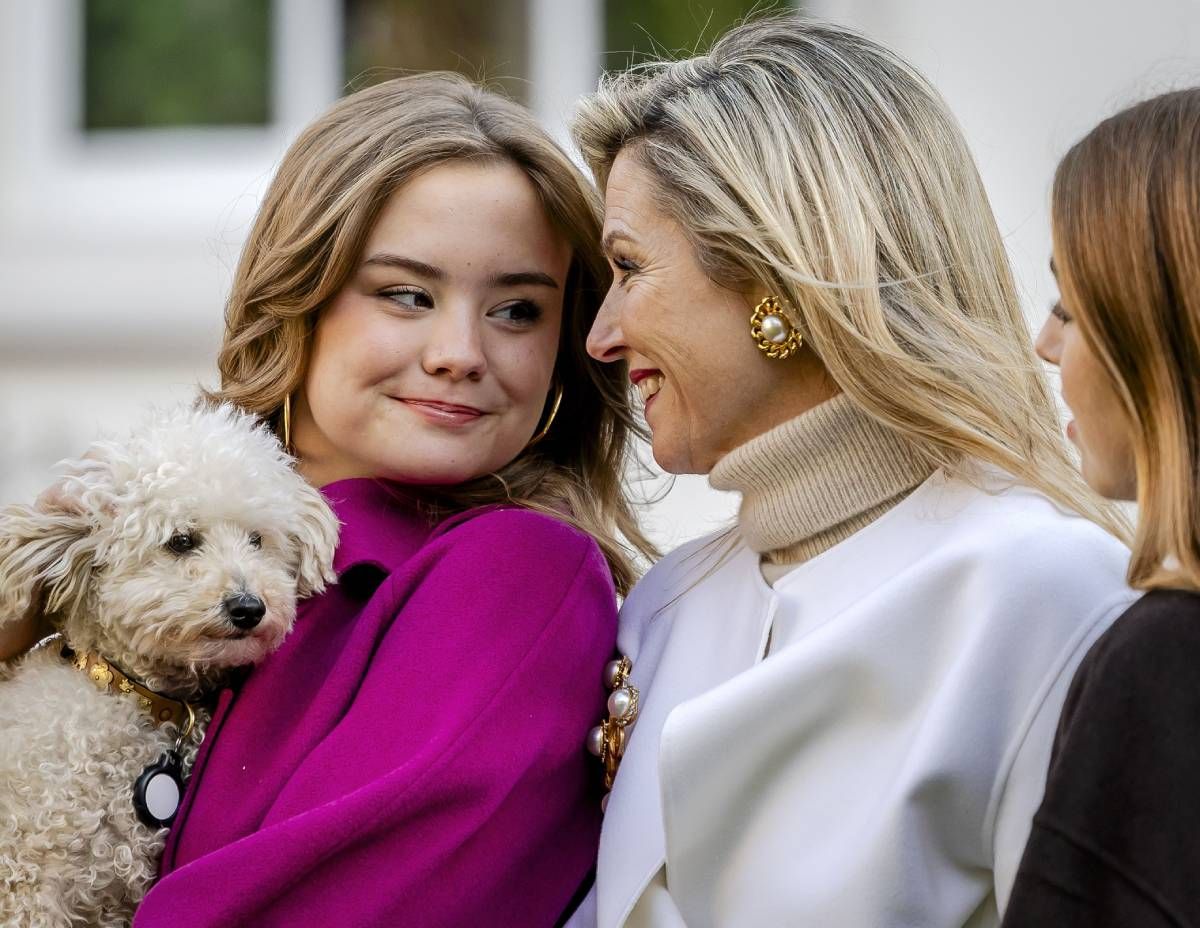 La reina Máxima de Holanda y su hija Ariane en el posado familiar en Ámsterdam