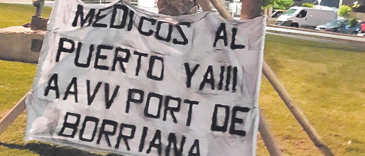 La AAVV Port de Borriana lamenta que la policía haya retirado esta pancarta.