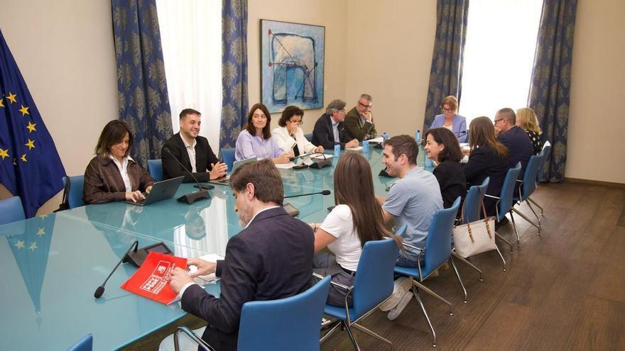 El PP salva a Mazón de tener que comparecer en la comisión del caso Baño de la Diputación de Alicante