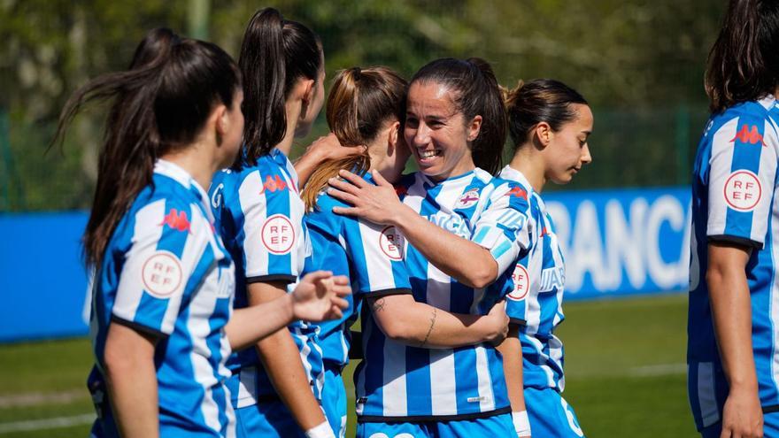 Las jugadoras deportivistas celebran uno de los goles ante Osasuna. |  // MIGUEL MIRAMONTES