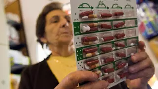 Radiografía de los pacientes que toman más de 10 medicamentos al día en Catalunya: mujer, mayor y vecina de Barcelona