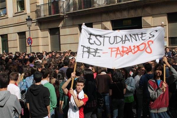 Imágenes de la protesta de estudiantes en Cáceres y la carga policial