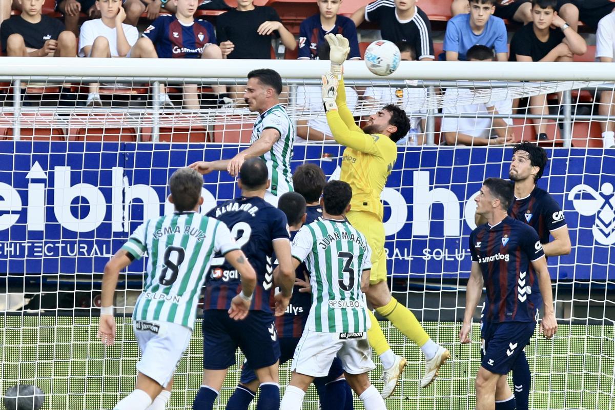 Éibar-Córdoba CF. Las imágenes del partido de LaLiga Hypermotion