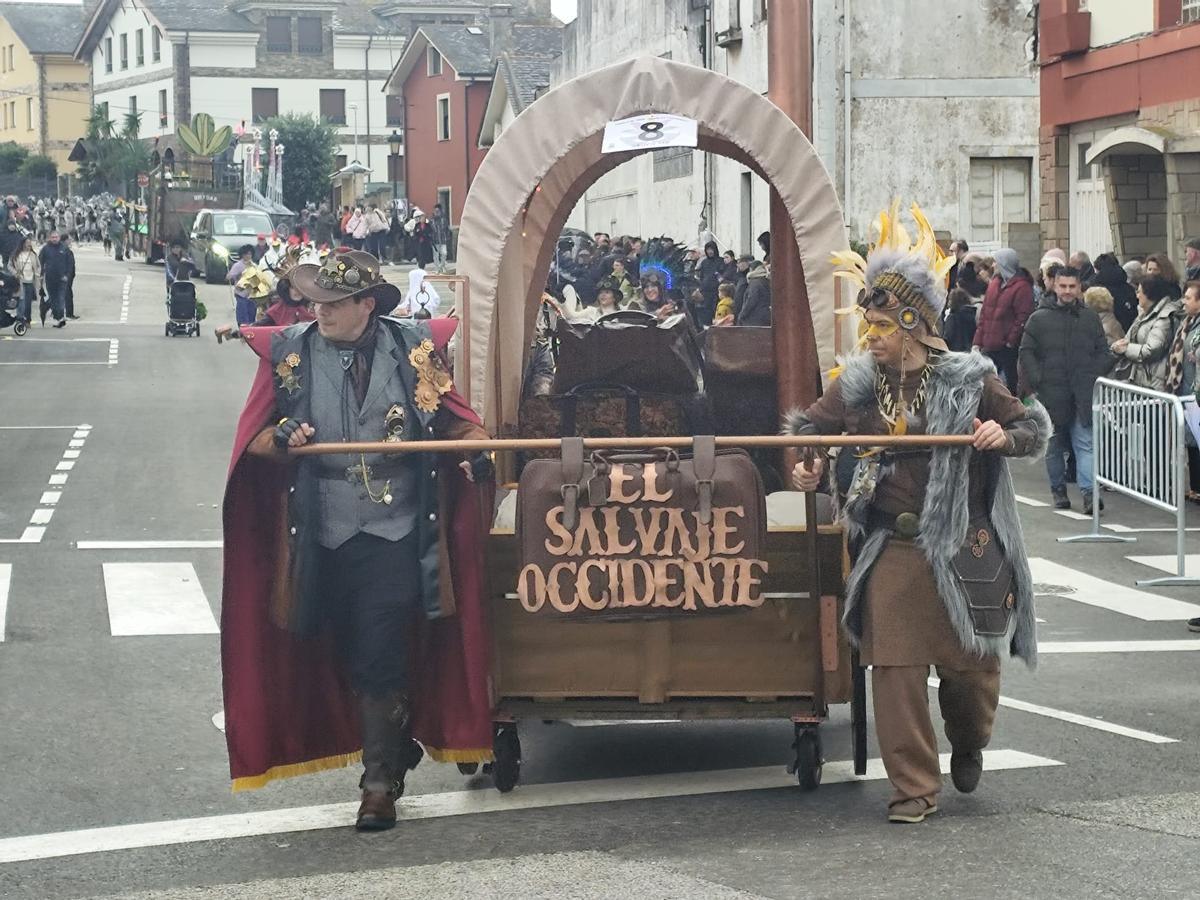 El carnaval de Tapia resiste a pesar de la lluvia