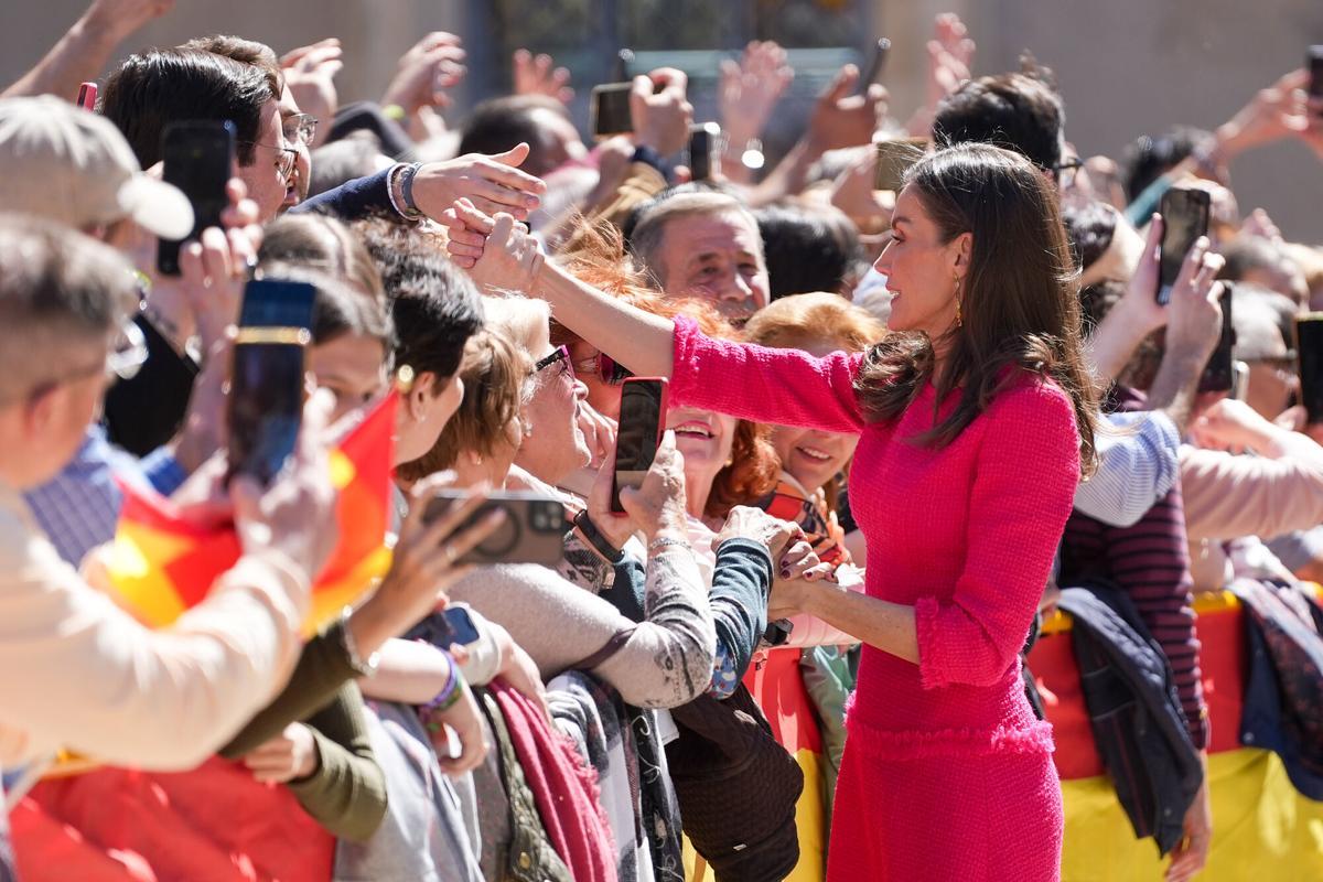 Miles de personas reciben a los Reyes en Jaén para celebrar los 1.200 años de capitalidad Miles de personas reciben a los Reyes en Jaén para celebrar los 1.200 años de capitalidad