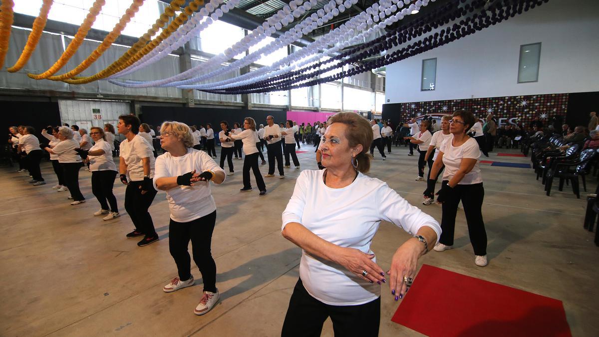 Mayores disfrutando de las actividades en una edición anterior.