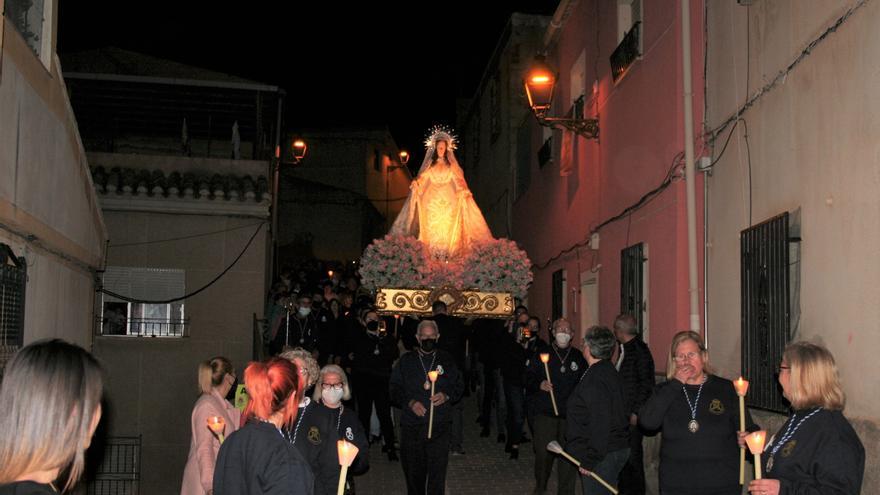 La Encarnación recorre Santa María y San Juan en homenaje a los vecinos que la velaban