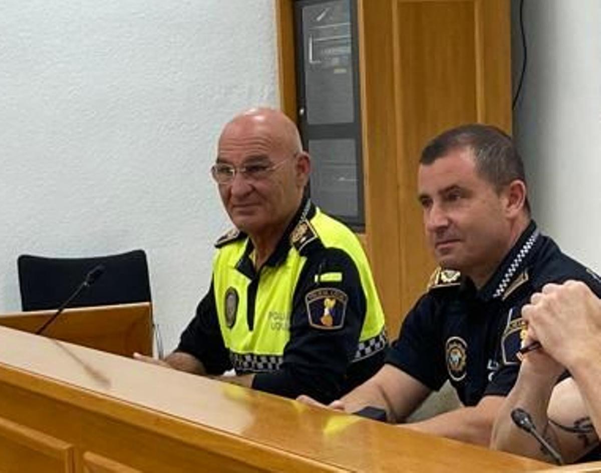 A la izquierda, el excomisario de la Policía Local, Vicente Gutiérrez. A la derecha, el nuevo jefe policial Óscar Cartón