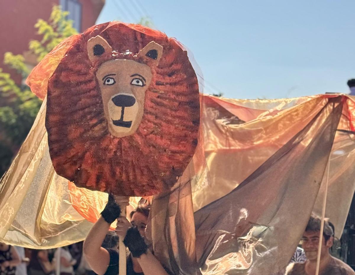 La desfilada de carrosses llueix a Puigcerdà amb tot el seu esplendor en els 140 anys de la Festa de l'Estany La desfilada de carrosses llueix a Puigcerdà amb tot el seu esplendor en els 140 anys de la Festa de l'Estany