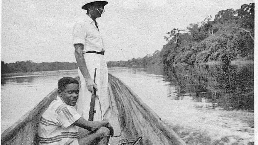 Marí Calbet, navegando por el río Lopori.