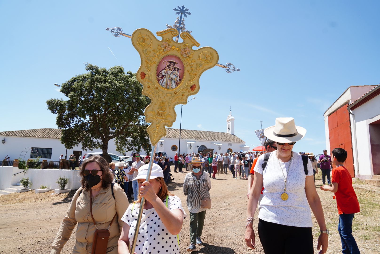 La Virgen de la Antigua regresa a Hinojosa del Duque rodeada de romeros